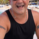 Sunt un barbat de 48 de ani, din Bucuresti, divortat, singur